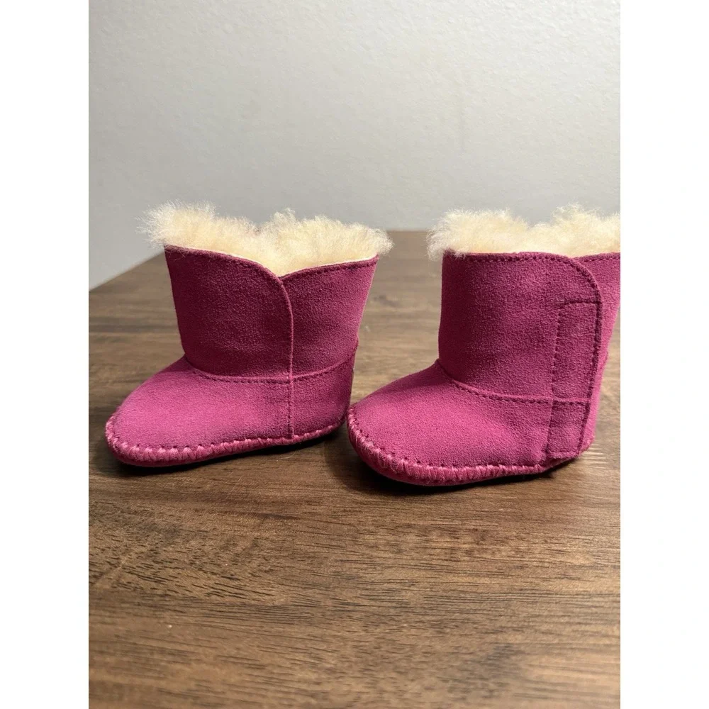UGG‎ Caden baby booties in fuchsia pink suede with sheepskin lining 0/1